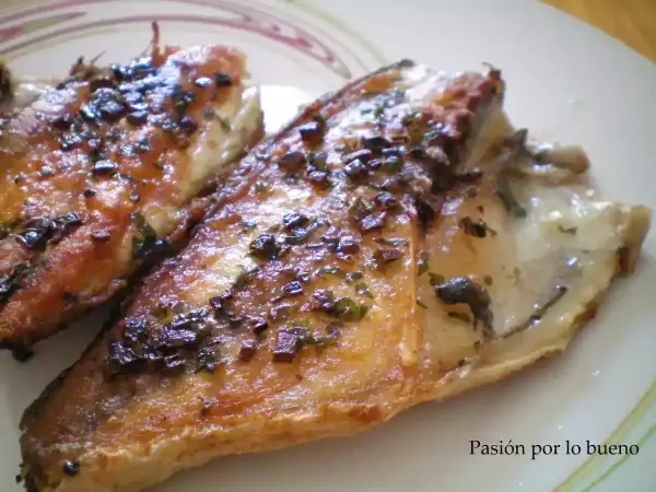 Dorada a la plancha con hierbas, crujiente y jugosa, lista para disfrutar.