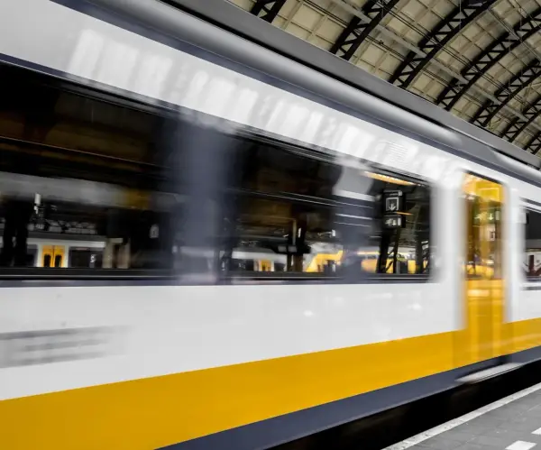 Jak dojechać do Szczawnicy pociągiem? Trasy i lokalny transport w jednej całości