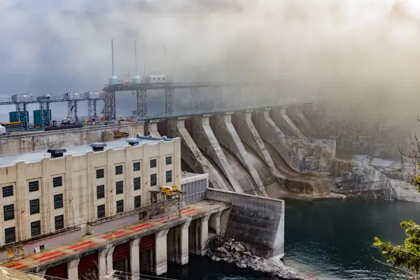 Jakie zagrożenia dla przyrody powodują elektrownie wodne i ich skutki