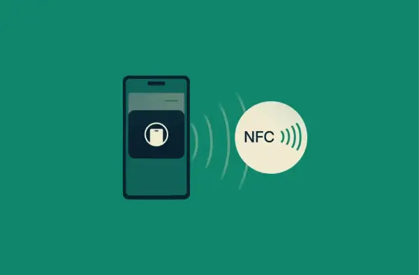 Telefon z włączonym NFC zbliża się do symbolu płatności.