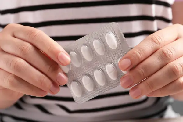 Czy można przerwać antybiotyk po poprawie? - Poznaj skutki i zasady