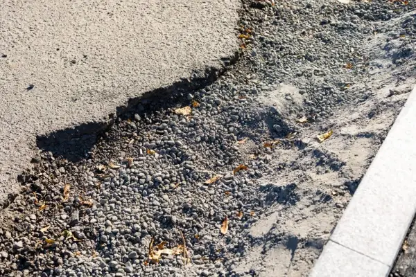 Ile schnie asfalt na gorąco? Kluczowe czynniki wpływające na czas utwardzania