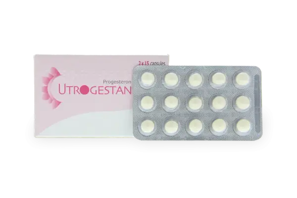 Opakowanie leku Utrogestan z 15 kapsułkami, które mogą być stosowane jako luteina dopochwowa.