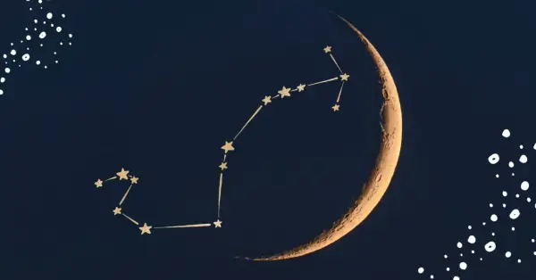 Nocne niebo z sierpem księżyca i konstelacją Skorpiona.