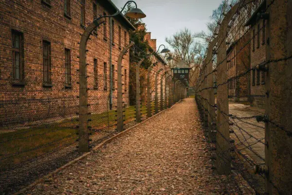 Ile czasu zajmuje zwiedzanie Auschwitz? Sprawdź, co musisz wiedzieć