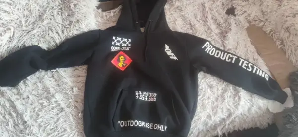 Ile kosztuje bluza Off White? Ceny, promocje i najnowsze modele