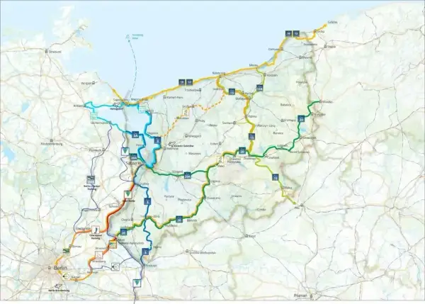 Mapa tras rowerowych, w tym **Mielno** i okolice. Widoczne szlaki wiodące przez Polskę i Niemcy, łączące Berlin ze Szczecinem i wybrzeżem Bałtyku.