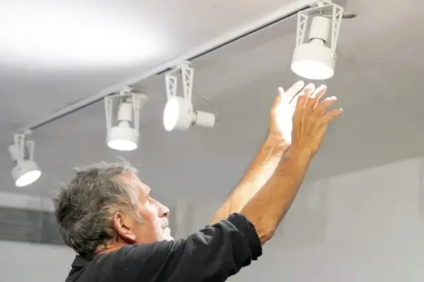 Combien de lumière par disjoncteur 10A : évitez les erreurs courantes
