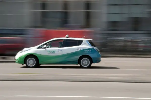 Nissan Leaf ile przejedzie? Zasięg w trudnych warunkach i porady