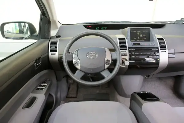 Toyota Prius 2 - czy nadal ma sens? Kupić czy odpuścić?