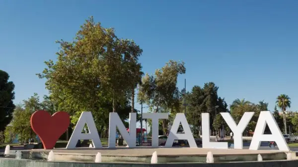 Antalya czy jest bezpiecznie? Odkryj, co musisz wiedzieć przed wyjazdem
