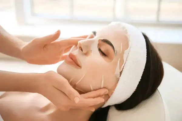 Peeling kawitacyjny: Czym zwilżać skórę? Bezpieczne płyny i błędy