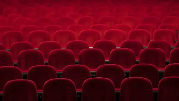 Ile trwają reklamy w kinie Helios? Zaskakujące fakty o czasie seansu