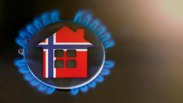 Symbol domu z flagą Norwegii na palniku gazowym. Zastanawiasz się, ile kubików gazu na miesiąc zużywa norweski dom?