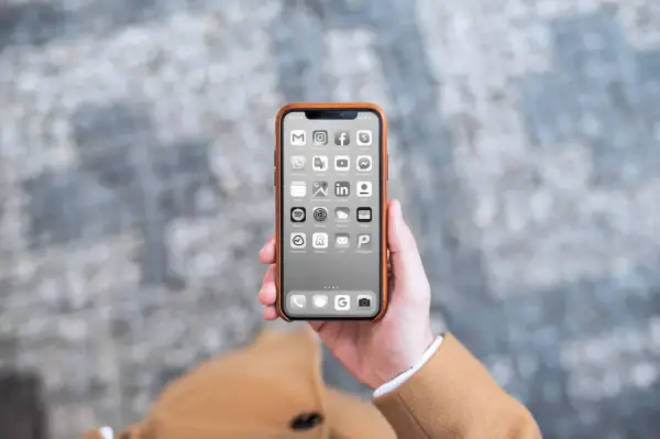 iPhone czarno-biały ekran? Szybko przywróć kolory!
