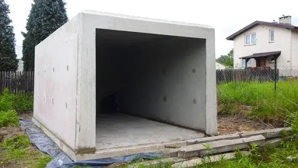 Garaż z prefabrykatów: Zalety i proces budowy - Poradnik