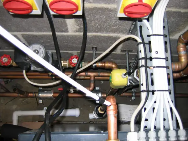 Jaki kabel do pompy ciepła 12 kW? Poradnik doboru i instalacji
