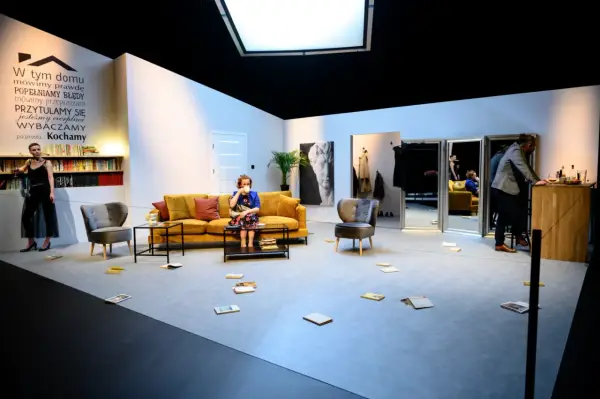 Spektakl "Inteligenci" - Recenzja. Czy to teatr dla Ciebie?