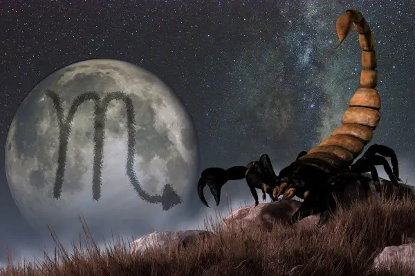 Skorpion na tle księżyca z symbolem zodiaku i rozgwieżdżonego nieba. Tajemniczy ascendent w skorpionie.