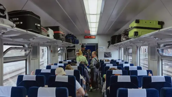 Gdzie bagaż w pociągu Intercity? Oto ważne zasady i miejsca przechowania