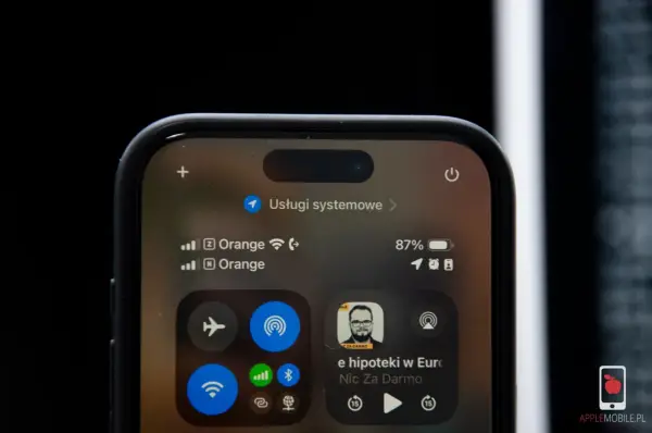 Na ekranie telefonu widać ikonki: samolot (tryb samolotowy), Wi-Fi, Bluetooth, lokalizacja, a także odtwarzacz podcastu. Wyjaśniamy, co oznaczają ikonki w telefonie.
