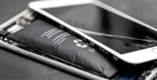 Spuchnięta bateria iPhone - Alarm! Bezpieczeństwo i naprawa