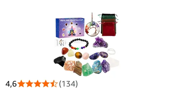 En uppsättning månads kristaller med en chakrabrandsmycke, armband och olika stenar.