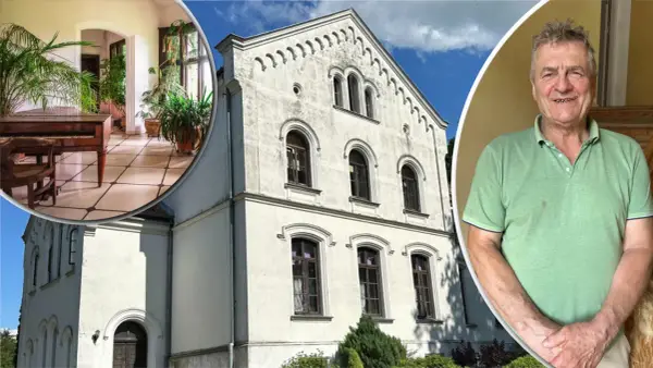 Mężczyzna przed zabytkowym budynkiem, który ma co najmniej 100 lat. Wnętrze z pianinem i roślinami.