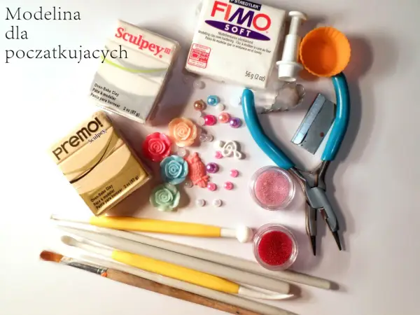 Zestaw do modelowania: glina, narzędzia, koraliki i ozdoby. Idealny na początek, by dowiedzieć się, co można zrobić z modeliny.