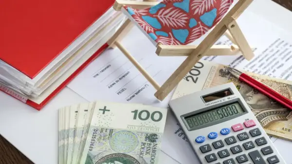 Świadczenie urlopowe 2026 - ile wynosi i jak działa warunek 14 dni?