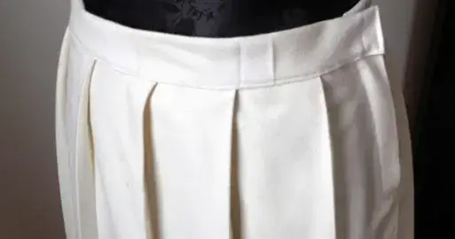 Jak skrócić plisowaną spódnicę: proste metody bez szycia