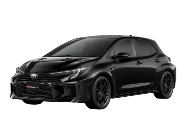Czarna Toyota Corolla GR z agresywnym grillem i sportowymi felgami, gotowa do podboju dróg.