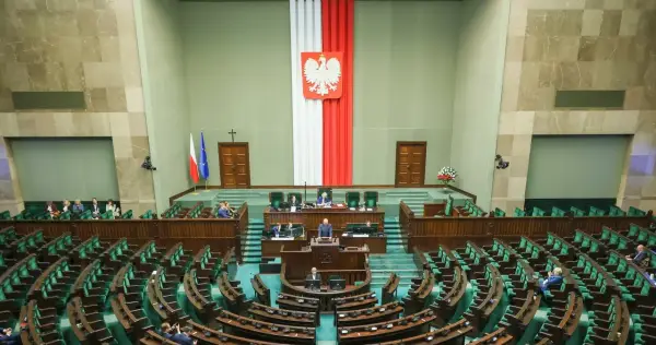 Czy PiS traci poparcie? Zaskakujące wyniki najnowszych sondaży