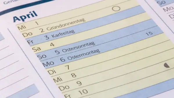 Kalenderblatt April mit Feiertagen wie Karfreitag, Ostersonntag und Ostermontag.
