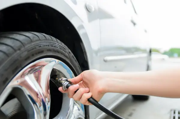 Jak zresetować TPMS w Fordzie Kuga? Szybki przewodnik krok po kroku