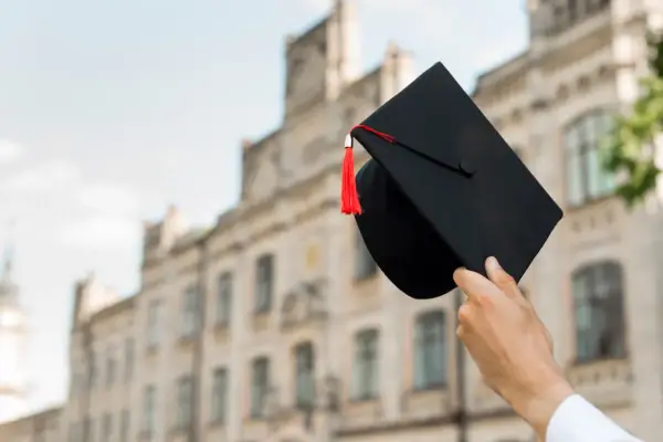 Urlop po studiach magisterskich - ile dni przysługuje po ukończeniu?