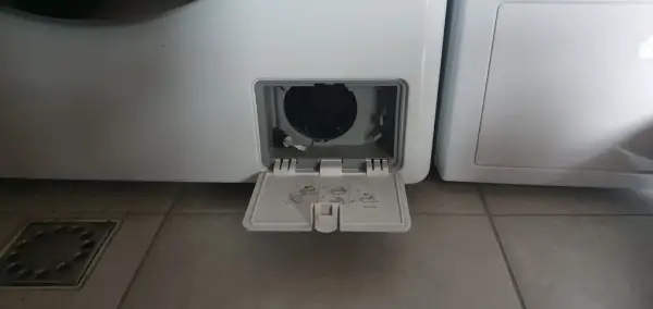Gdzie dokładnie znajduje się filtr w pralce Electrolux ładowanej od góry: Poradnik