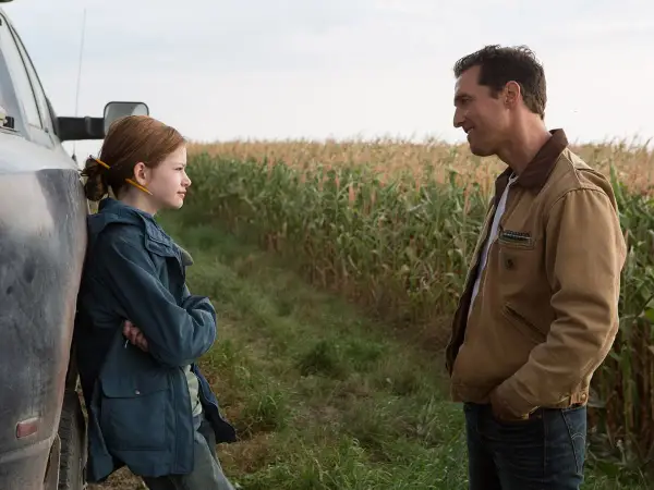 Un padre e una figlia in un campo di mais. Un film da vedere assolutamente, con una storia che ti cattura.
