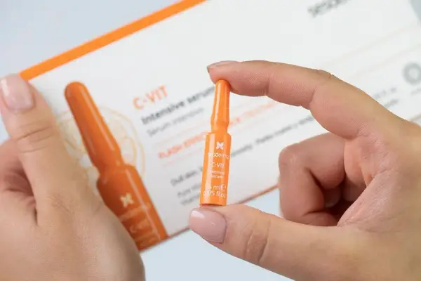 Serum z witaminą C przed kremem - klucz do zdrowej skóry