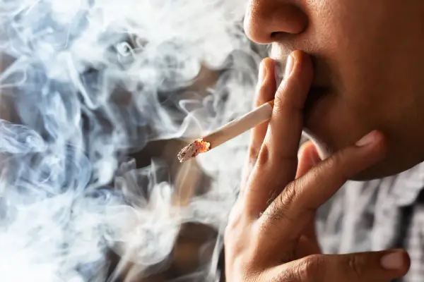 Czy "jednorazówki" są szkodliwe dla zdrowia? Porównanie z tradycyjnym paleniem