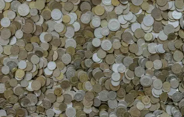 Ile zarabia pracownik do 26 roku życia? Poznaj zaskakujące fakty o wynagrodzeniach