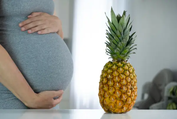 Ananas w ciąży: jeść czy unikać? Fakty i porady