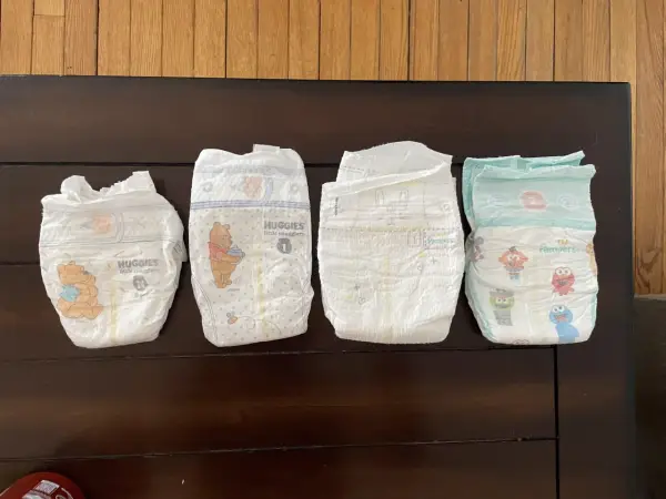 Huggies czy Pampers? Który lepszy? Brutalna prawda o pieluchach