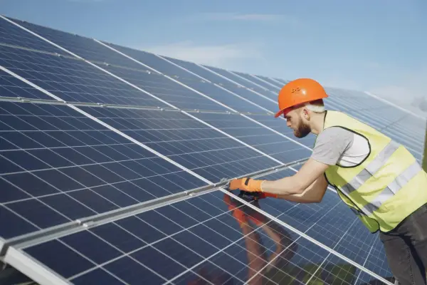 Elektrownia słoneczna Wrocław: jak oszczędzać na rachunkach za prąd?