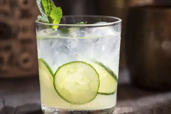 Zielony drink z ginem: najlepsze przepisy na orzeźwiające koktajle