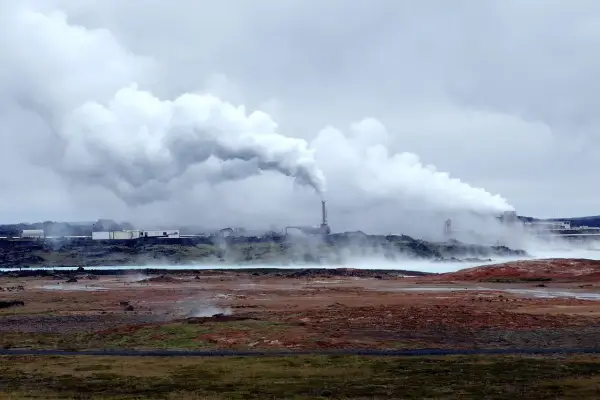 Jak działa elektrownia geotermalna i jakie ma zalety dla środowiska
