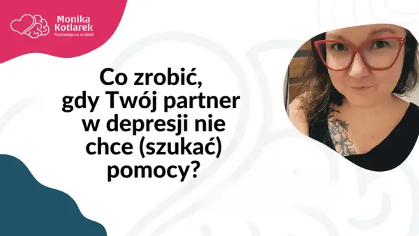 Kobieta w okularach i z tatuażem na piersi, obok tekst o depresji.