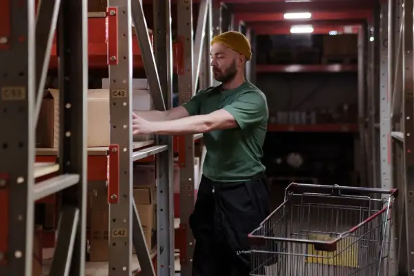 Praca po logistyce - Jaką ścieżkę wybrać i od czego zacząć?