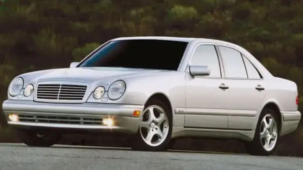 Mercedes E-Class W210: Kluczowe informacje, problemy i porady dla właścicieli