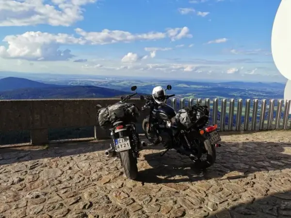 Najlepsze trasy motocyklowe w Czechach: bezpieczne i malownicze szlaki dla motocyklistów